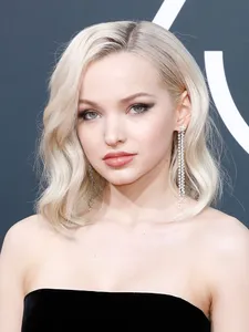 Dove Cameron Wallpapers screenshot 12