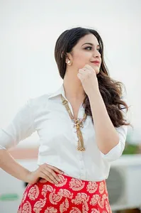 Keerthi Suresh Wallpapers HD 2 screenshot 7
