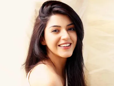 Mehreen Pirzada Wallpapers HD  screenshot 0