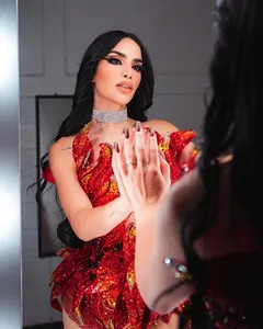 Kimberly Loaiza 4K Wallpaper screenshot 5