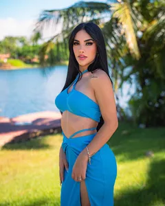 Kimberly Loaiza 4K Wallpaper screenshot 7