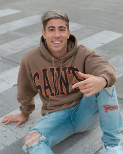 Alejo Igoa Wallpapers HD Photo screenshot 6