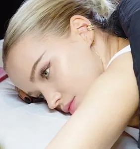 Dove Cameron Wallpapers screenshot 11