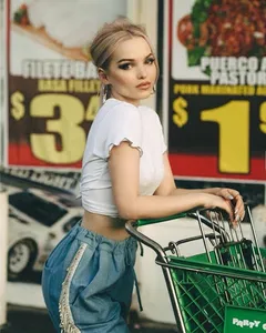 Dove Cameron Wallpapers screenshot 17