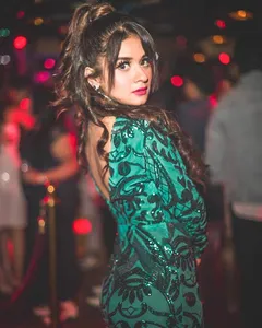 Avneet Kaur Wallpapers HD screenshot 12