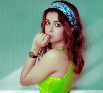 Avneet Kaur Wallpapers HD screenshot 4