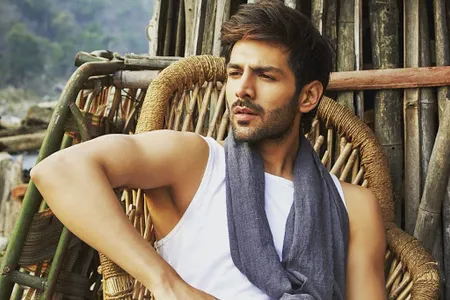 Kartik Aaryan Wallpapers HD screenshot 13