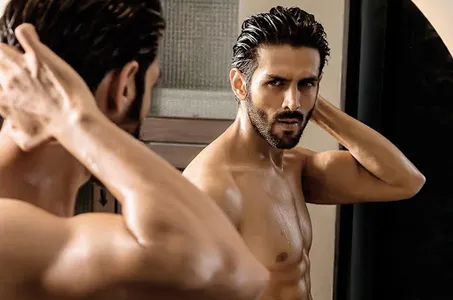 Kartik Aaryan Wallpapers HD screenshot 2