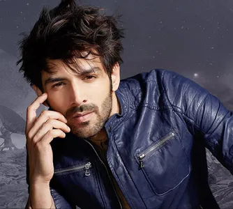 Kartik Aaryan Wallpapers HD screenshot 4