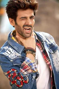 Kartik Aaryan Wallpapers HD screenshot 5