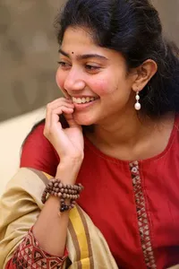 Latest Sai Pallavi Wallpapers  screenshot 1