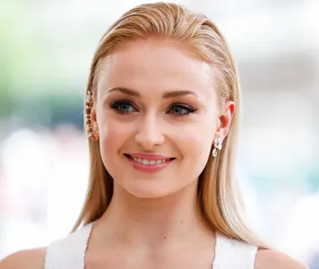 Sophie Turner Wallpapers HD screenshot 13
