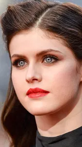 Alexandra Daddario Wallpaper screenshot 9